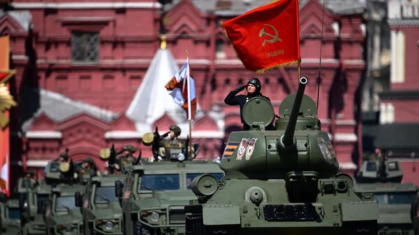 Танк Т-34 на военном параде, посвящённом 78-й годовщине Победы в Великой Отечественной войне, на Красной площади в Москве - اسپوتنیک ایران  