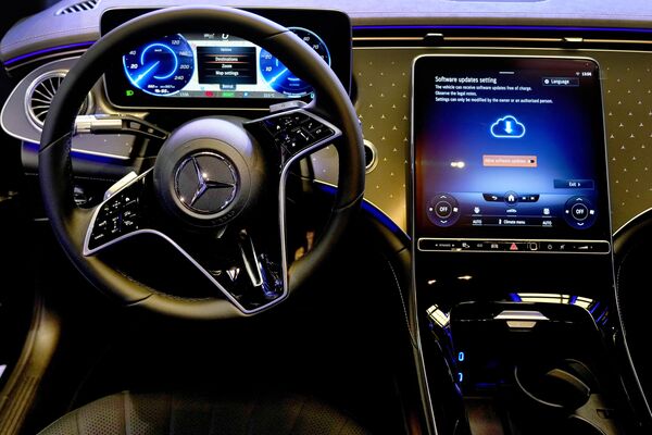 کابین خودروی الکتریکی جدید Mercedes EQS در نمایشگاه e-Motor در بیروت - اسپوتنیک ایران  