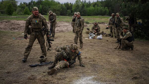 Украинские военнослужащие во время военных учений в Харьковской области - اسپوتنیک ایران  