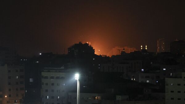  Взрыв от удара Израиля по объектам ХАМАС в секторе Газа - اسپوتنیک ایران  