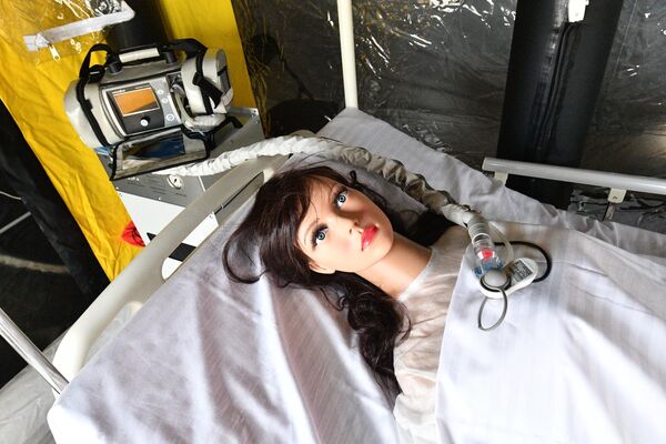 مانکن در بیمارستان صحرایی در نمایشگاه بین المللی تسلیحات و تجهیزات نظامی MILEX-2023 در مینسک، پایتخت بلاروس - اسپوتنیک ایران  