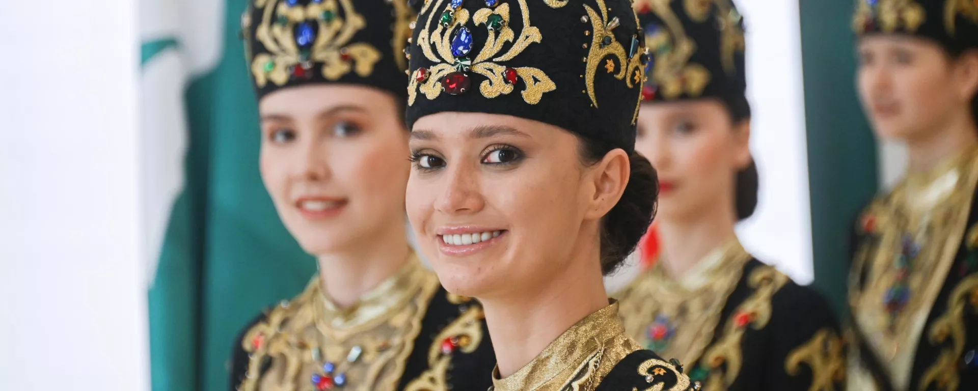 Девушки в национальных костюмах на XIV Международном экономическом форуме Россия - Исламский мир: KazanForum - اسپوتنیک ایران  , 1920, 18.05.2023