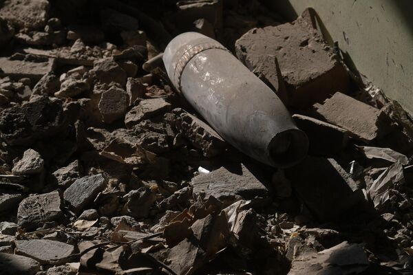 یکی از بمب های عمل نکرده در آرتیوموفسک - اسپوتنیک ایران  