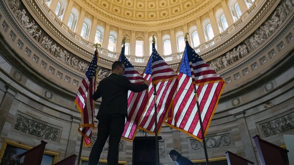Флаги США в здании Капитолия в Вашингтоне, США . Архивное фото - اسپوتنیک ایران  