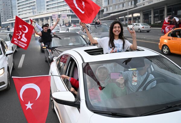برتری اردوغان از قلیچداراوغلو از 2 میلیون رای فراتر رفته است.نتایج نهایی انتخابات در روز 1 ژوئن در روزنامه رسمی منتشر خواهد شد. - اسپوتنیک ایران  