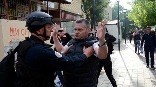 پلیس کوزوو در جریان تشدید خشونت در شهر زوکان - اسپوتنیک ایران  