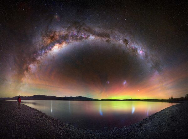 عکس « درخشش آسمانی»، عکاس تام رای از نیوزیلند.یکی از بهترین عکس های وارده شده در لیست 25 عکس برتر عکاس سال 2023 راه شیری. - اسپوتنیک ایران  