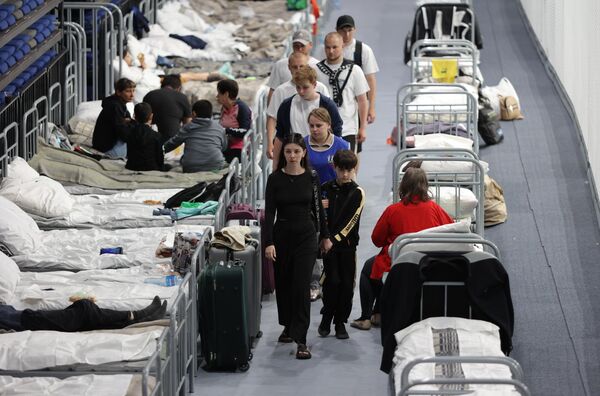 مرکز اسکان موقت ساکنان شیبیکینو در استادیوم "بلگورود آرنا"  - اسپوتنیک ایران  