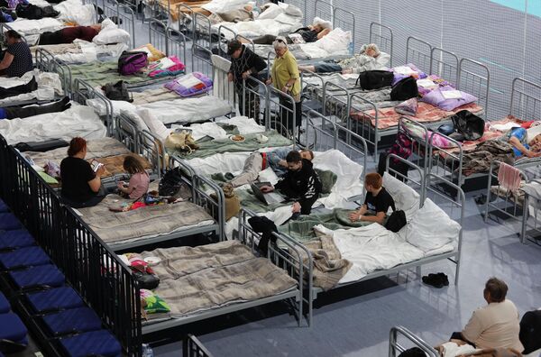 مرکز اسکان موقت ساکنان شیبیکینو در استادیوم "بلگورود آرنا"  - اسپوتنیک ایران  