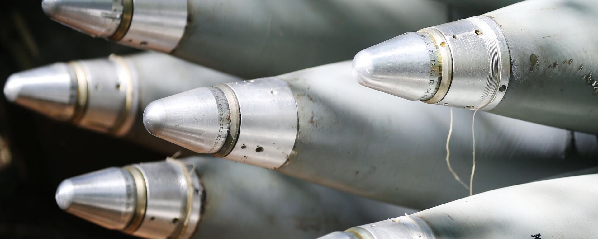 Осколочно-фугасные снаряды для гаубицы Д-20 перед началом работы по позициям ВСУ на Украине - اسپوتنیک ایران  , 1920, 02.06.2023