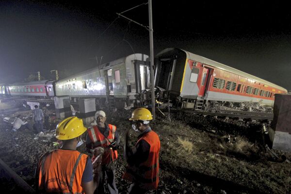  تصادف فاجعه بار قطارها  در هند - اسپوتنیک ایران  