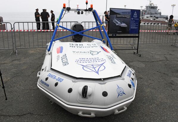 دستگاه هیدروگرافی سطحی  کنترل از راه دور &quot;تانگا-380&quot; در مسابقات رباتیک دریایی  روسیه&quot;East Breeze-2020&quot; در ولادی وستوک. - اسپوتنیک ایران  