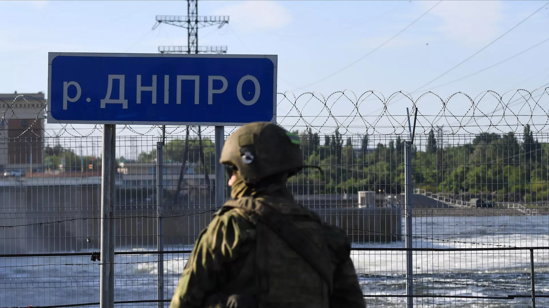 Военнослужащий ВС РФ на дамбе Северо-Крымского канала в Херсонской области - اسپوتنیک ایران  , 1920, 06.06.2023