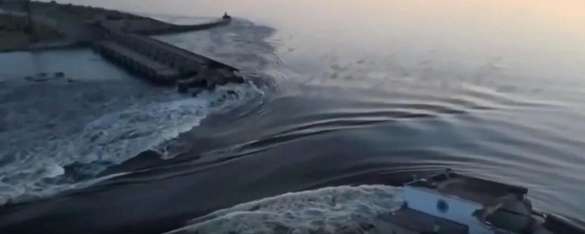 Последствия обстрела Каховской ГЭС со стороны ВСУ. - اسپوتنیک ایران  , 1920, 06.06.2023