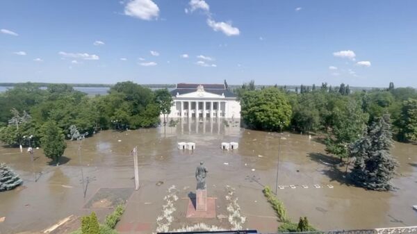 Затопленный центр Новой Каховки. Кадр видео - اسپوتنیک ایران  
