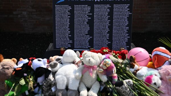 Стенд памяти о жертвах Донбасса на площади Донецкой Народной Республики - اسپوتنیک ایران  