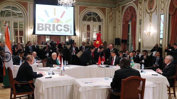 Президент РФ Владимир Путин во время встречи лидеров БРИКС на полях саммита Группы двадцати в Буэнос-Айресе - اسپوتنیک ایران  