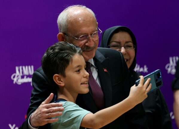 کمال کیلیچداراوغلو، نامزد ریاست جمهوری ائتلاف اصلی اپوزیسیون ترکیه، پیش از رای گیری دور دوم ریاست جمهوری در 28 مه، در آنکارا در 27 مه 2023 - اسپوتنیک ایران  