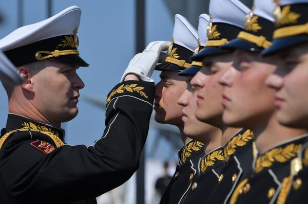 ملوانان روسیه در نمایشگاه بین المللی نیروی دریایی IMDS-2023 در شهر کرونشتات روسیه - اسپوتنیک ایران  