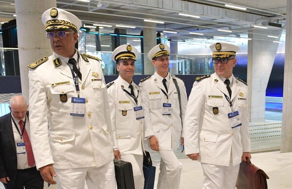 نمایندگان نیروهای مسلح الجزایر در نمایشگاه بین المللی نیروی دریایی IMDS-2023 در شهر کرونشتات روسیه - اسپوتنیک ایران  