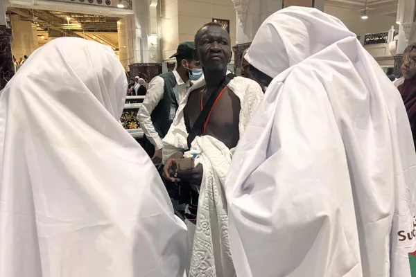 زائران سودانی در مسجد الحرام برای زیارت سالانه حج در شهر مقدس مکه در 22 ژوئن 2023 گرد هم می آیند زائران سودانی در مسجد الحرام برای زیارت سالانه حج در شهر مقدس مکه در 22 ژوئن 2023 گرد هم می آیند - اسپوتنیک ایران