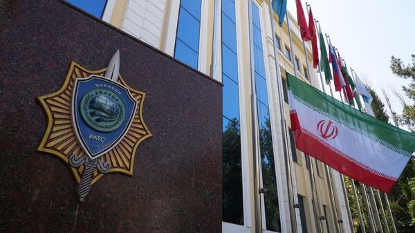 Церемония поднятия флага нового государства-члена ШОС - Исламской Республики Иран - в штаб-квартире  в Ташкенте - اسپوتنیک ایران  