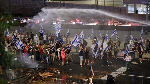 Протестующие на трассе Ayalon  в Тель-Авиве во время протестов  - اسپوتنیک ایران  