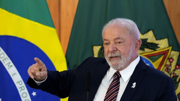 Президент Бразилии Луис Инасиу Лула да Силва выступает во время министерской встречи в Бразилиа, Бразилия - اسپوتنیک ایران  