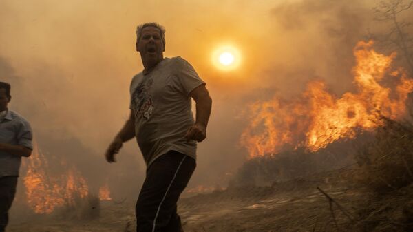 Пожар в деревне Геннади на острове Родос, Греция - اسپوتنیک ایران  