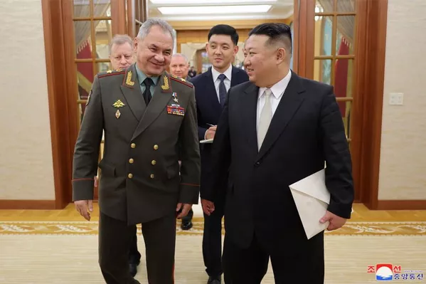 دیدار کیم جونگ اون با سرگی شویگو، وزیر دفاع روسیه دیدار کیم جونگ اون با سرگی شویگو، وزیر دفاع روسیه - اسپوتنیک ایران