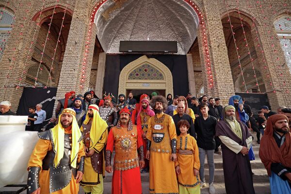 مسلمانان شیعه در مراسم سالانه تعزیه در شهر نوش آباد، ایران شرکت می کنند. 26 جولای 2023. - اسپوتنیک ایران  