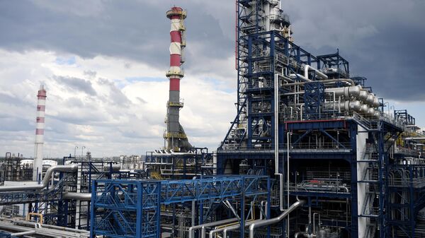 Московский нефтеперерабатывающий завод Газпром нефть в Капотне - اسپوتنیک ایران  
