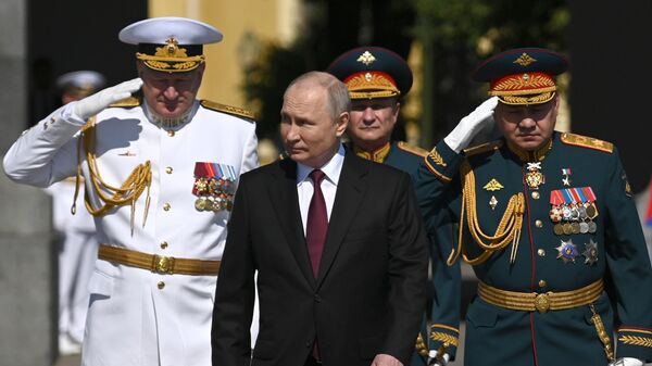 Президент РФ В. Путин принял Главный военно-морской парад - اسپوتنیک ایران  