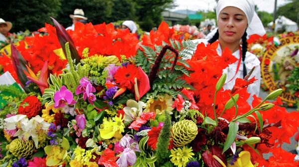 شرکت کننده رژه گلها در کامبیا - اسپوتنیک ایران  
