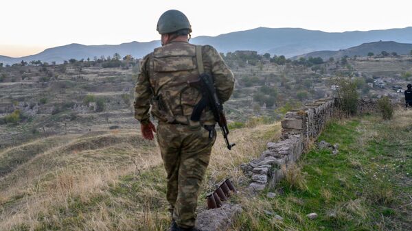Солдат азербайджанской армии в Нагорном Карабахе. Архивное фото  - اسپوتنیک ایران  