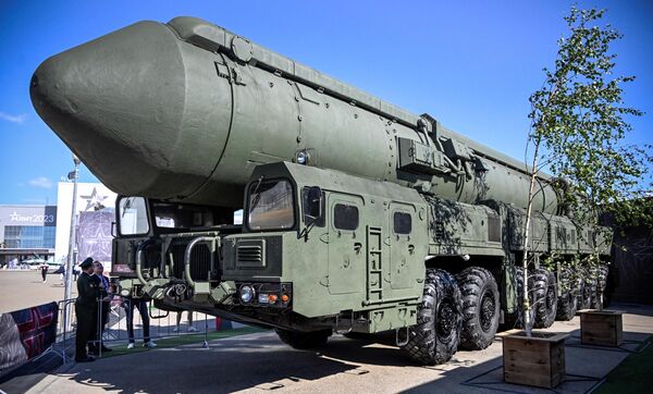 پرتابگر موشک بالستیک قاره پیما روسی یارس در نمایشگاه بین المللی "ARMY-2023" در مرکز نمایشگاهی "پاتریوت" - اسپوتنیک ایران  