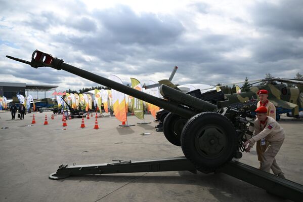 هویتزر D-30 در نمایشگاه بین المللی "ARMY-2023" در مرکز نمایشگاهی "پاتریوت" - اسپوتنیک ایران  