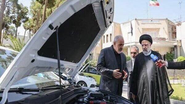 بازدید رئیسی از خودروهای برقی هیبریدی - اسپوتنیک ایران  