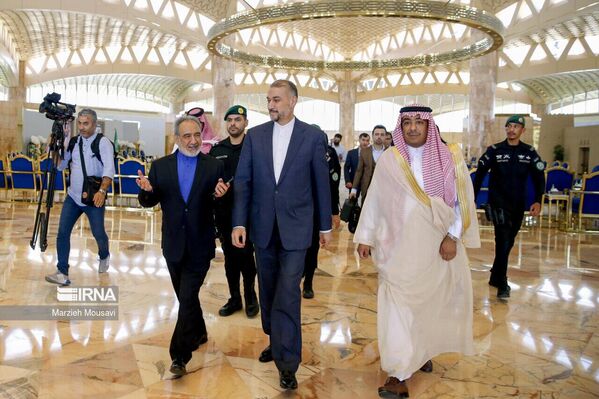 استقبال از وزیر خارجه ایران در عربستان - اسپوتنیک ایران  