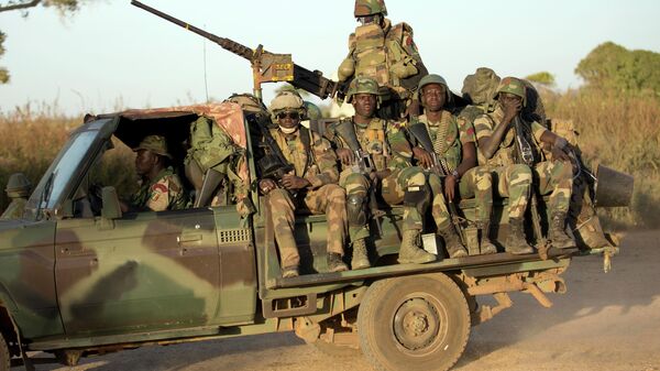 ECOWAS Senegalese troops hold their position in Barra, across from the Gambian capital Banjul - اسپوتنیک ایران  