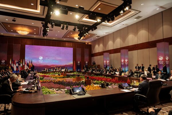 لی کیانگ، نخست‌وزیر چین در بیست و ششمین اجلاس سران آسه‌آن-چین طی چهل و سومین اجلاس سران آسه‌آن در جاکارتا در 6 سپتامبر - اسپوتنیک ایران  