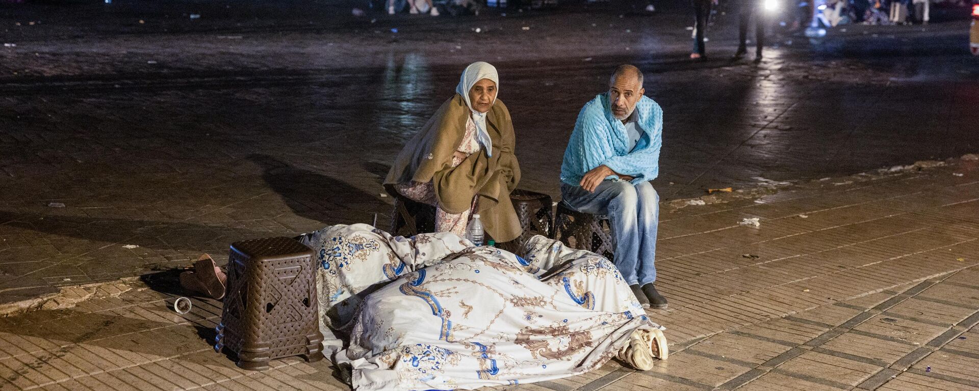 Жители Марракеша со своими вещами сидят на площади после мощного землетрясения - اسپوتنیک ایران  , 1920, 09.09.2023
