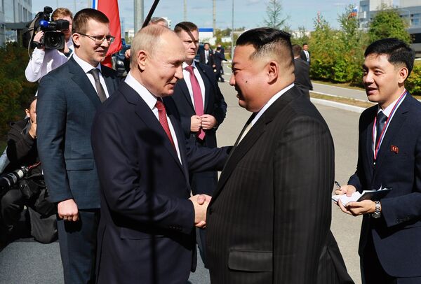 13 سپتامبر 2023، رئیس جمهور روسیه و کیم جونگ اون رهبر کره شمالی  - اسپوتنیک ایران  