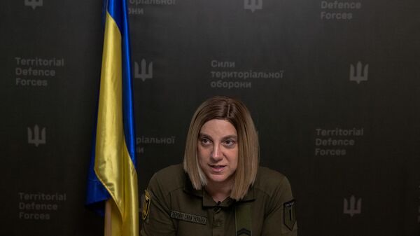 Представитель сил территориальной обороны Украины Сара Эштон-Чирилло во время интервью в Киеве, Украина - اسپوتنیک ایران  
