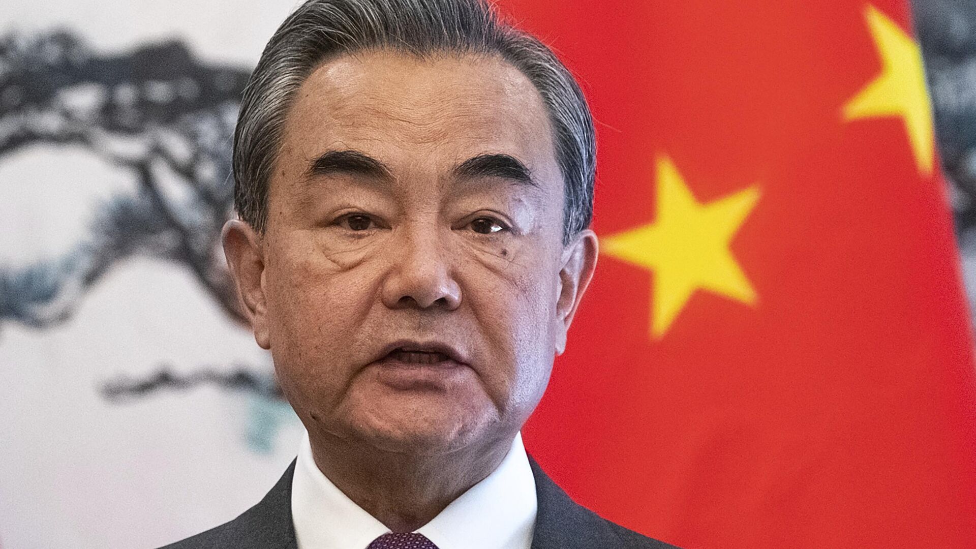 هشدار وزیر خارجه چین درباره خطر تشدید بحران اوکراین 