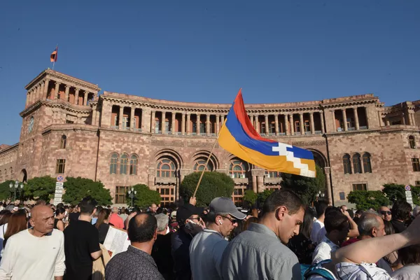 Участники протестов в Ереване на фоне эскалации в Нагорном Карабахе
