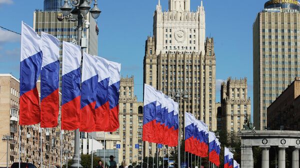 Российские флаги, установленные в Москве ко Дню государственного флага России - اسپوتنیک ایران  