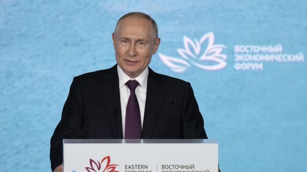Президент РФ Владимир Путин выступает на пленарной сессии VIII Восточного экономического форума - اسپوتنیک ایران  