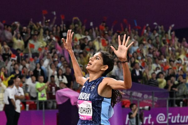 پارول چوداری هندی از خط پایان عبور کرد و فینال دو و میدانی 5000 متر زنان را برنده شد. 3  اکتبر 2023 - اسپوتنیک ایران  