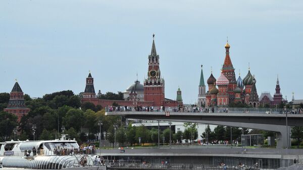 Московский Кремль на фоне теплохода на Москве-реке - اسپوتنیک ایران  